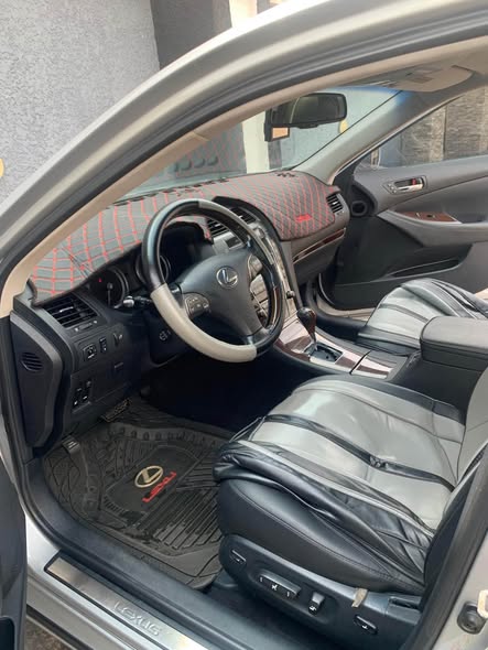 A picture of LEXUS ES350 2011