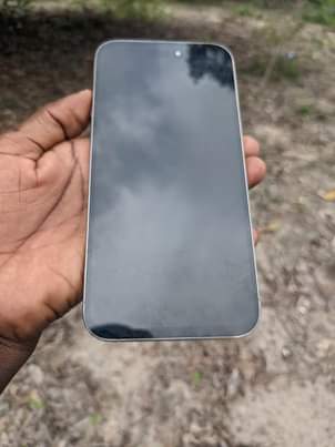 A picture of Iphone 15 pro max copy imenyooka mno gb512 bh100