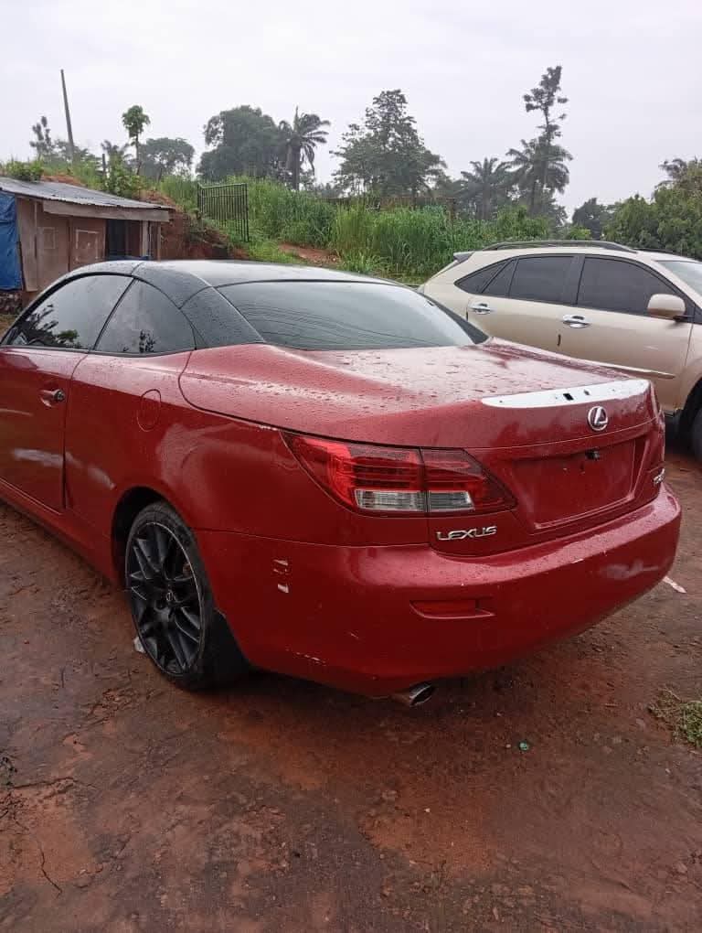 A picture of 2016 Lexus is 250