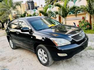 A picture of Toyota Harrier new