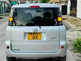 A picture of 2003 Toyota Middle model