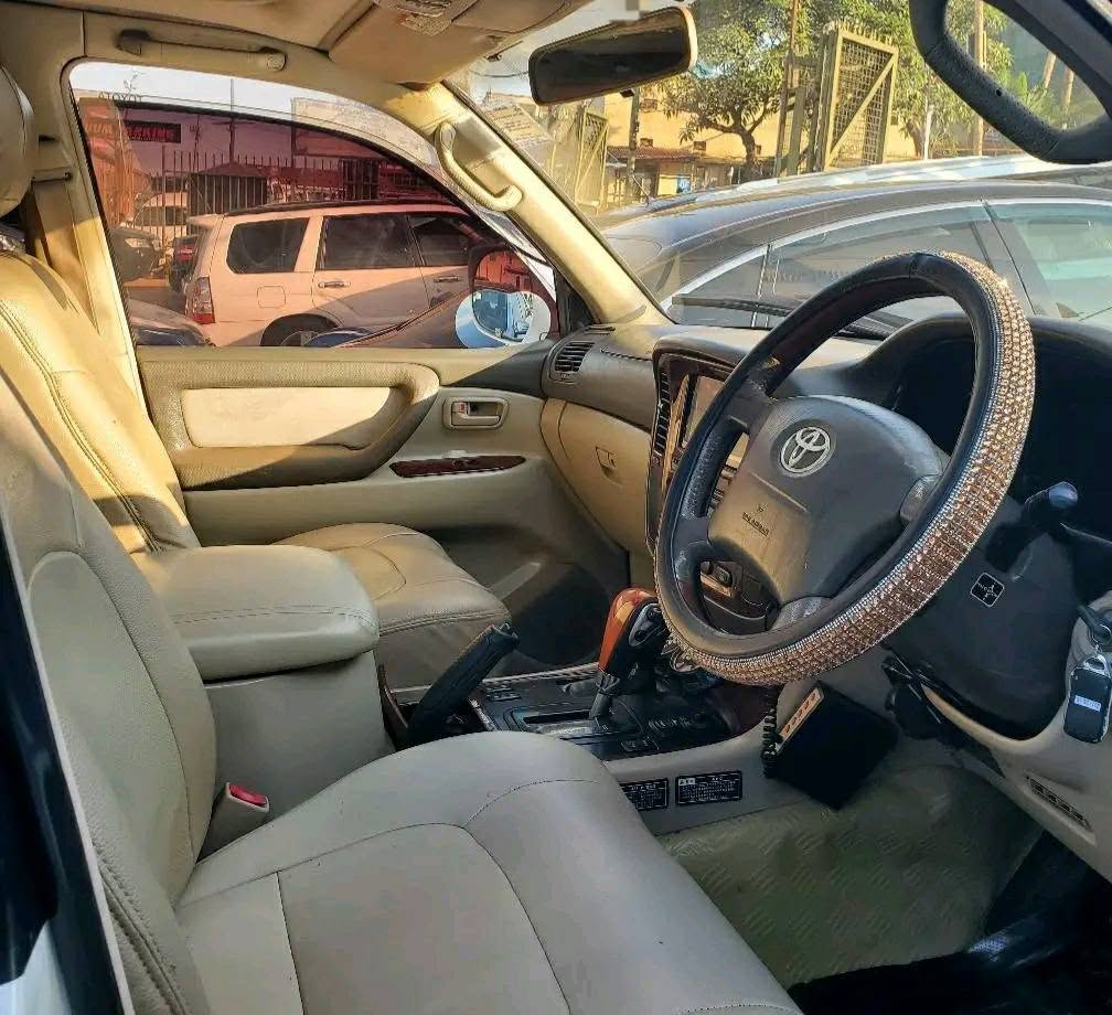A picture of V8 diesel for sale 45millions call 0755622807