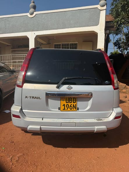 A picture of Nissan xtrail 16m 0776639068 0705375387 watsup
