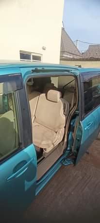 A picture of Toyota sienta with Yaris engine