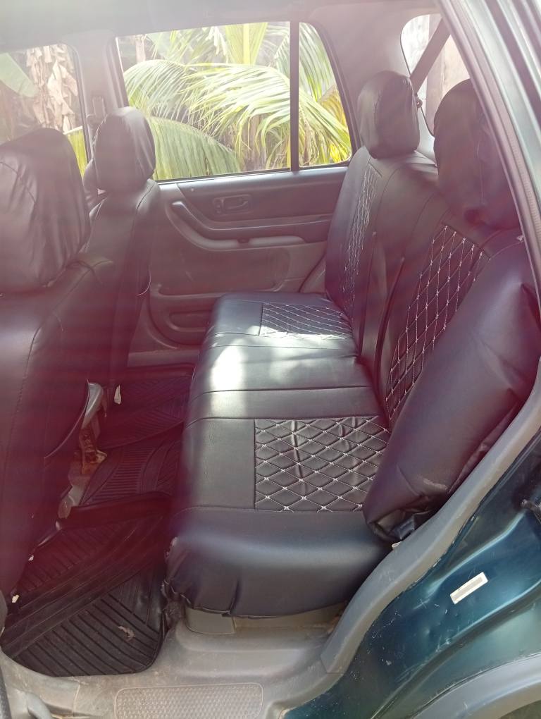A picture of Honda CR V first body