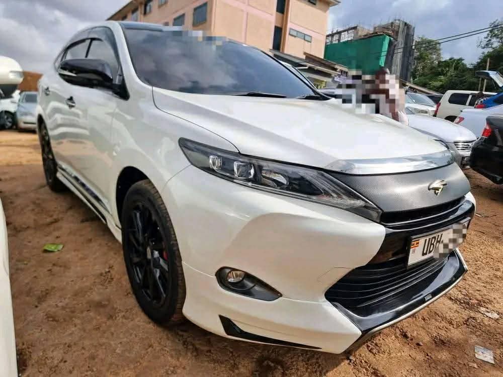 A picture of TOYOTA HARRIER 2015 FOR SALE 58M