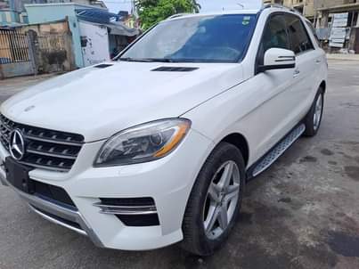 A picture of 2013 Mercedes Benz ML550