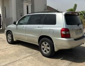 A picture of 2006 model TOYOTA HIGHLANDER Extremely Clean Silver interior and silver