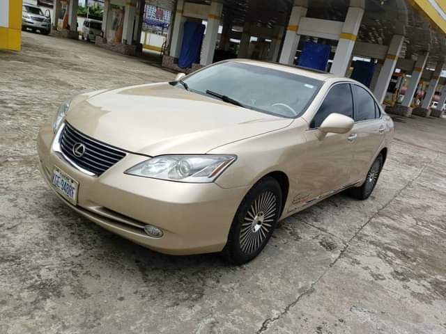 A picture of Over highest grade Lexus ES 350 Everything is intact and