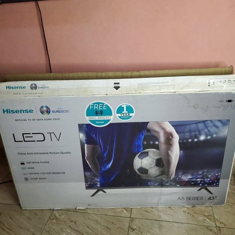 A picture of 43 inch hisense Non smart TV