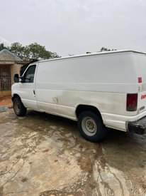 A picture of Ford 250 neat and barely used in Nigeria owner is