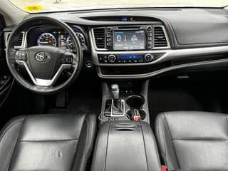 A picture of 2015 Toyota Highlander XLE