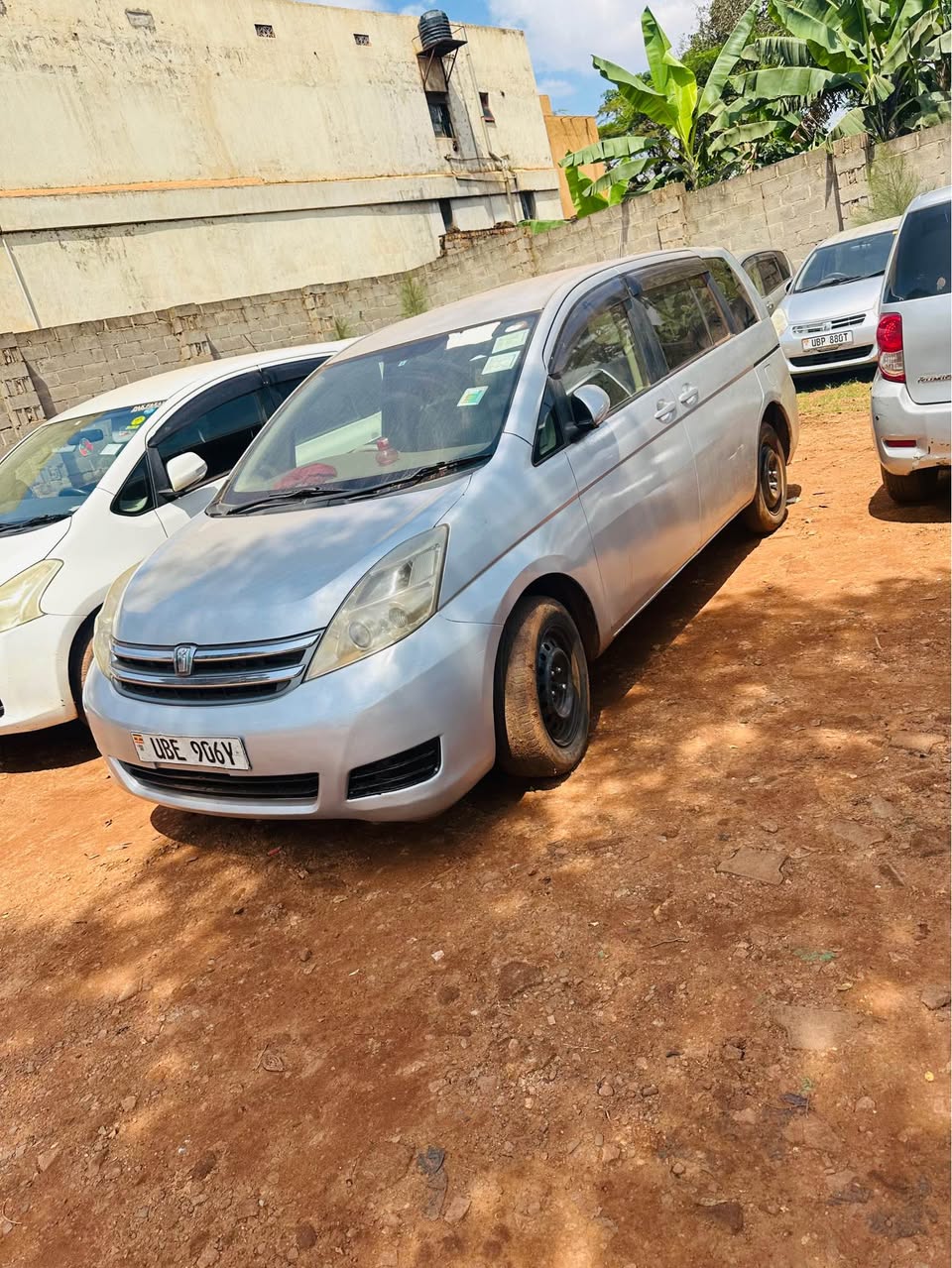 A picture of Toyota isis