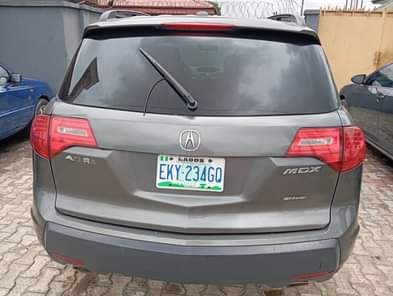 A picture of 2009 model ACURA MDX with pure first body Engine never