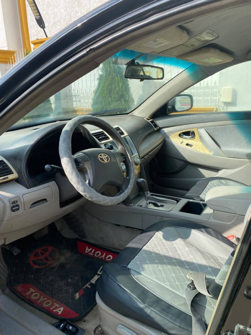 A picture of Sharp 2008 Toyota Camry with untempered engine and gear Ac