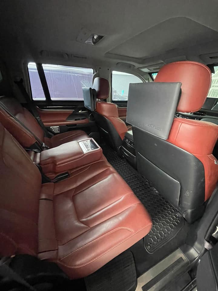 A picture of Lexus 570
