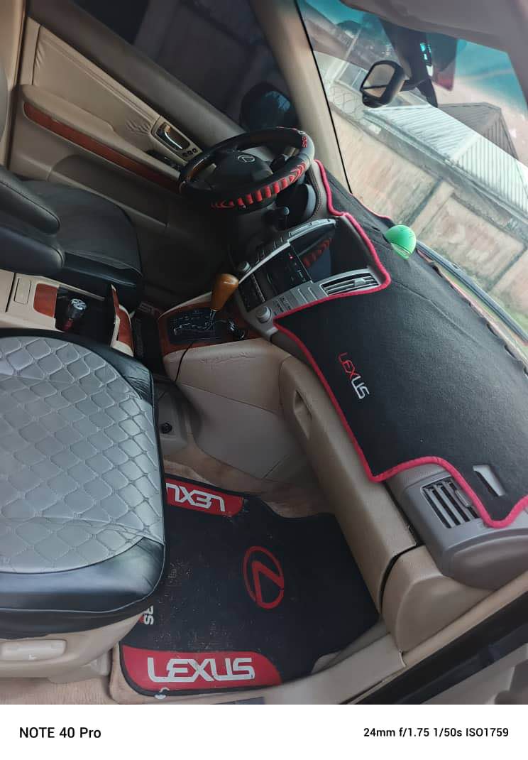 A picture of Belgium grade Lexus Rx330 available for sale