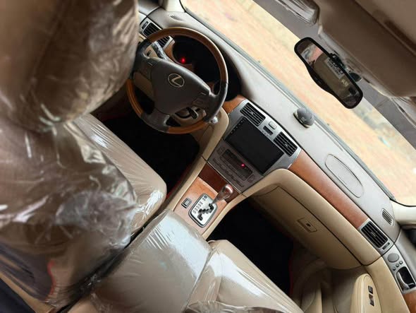 A picture of Lexus ES 330 06 direct Toks standard Am the owner