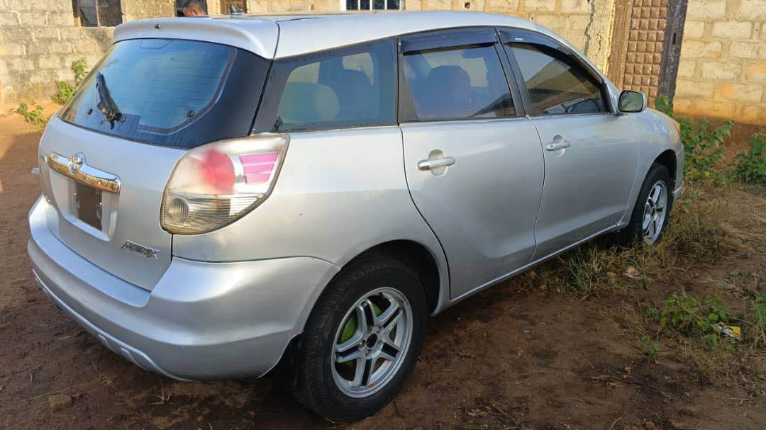 A picture of Toyota Matrix 07model 08101 444 821