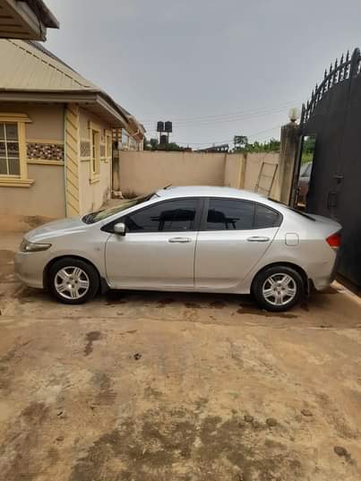 A picture of Honda city 2010 model automatic drive