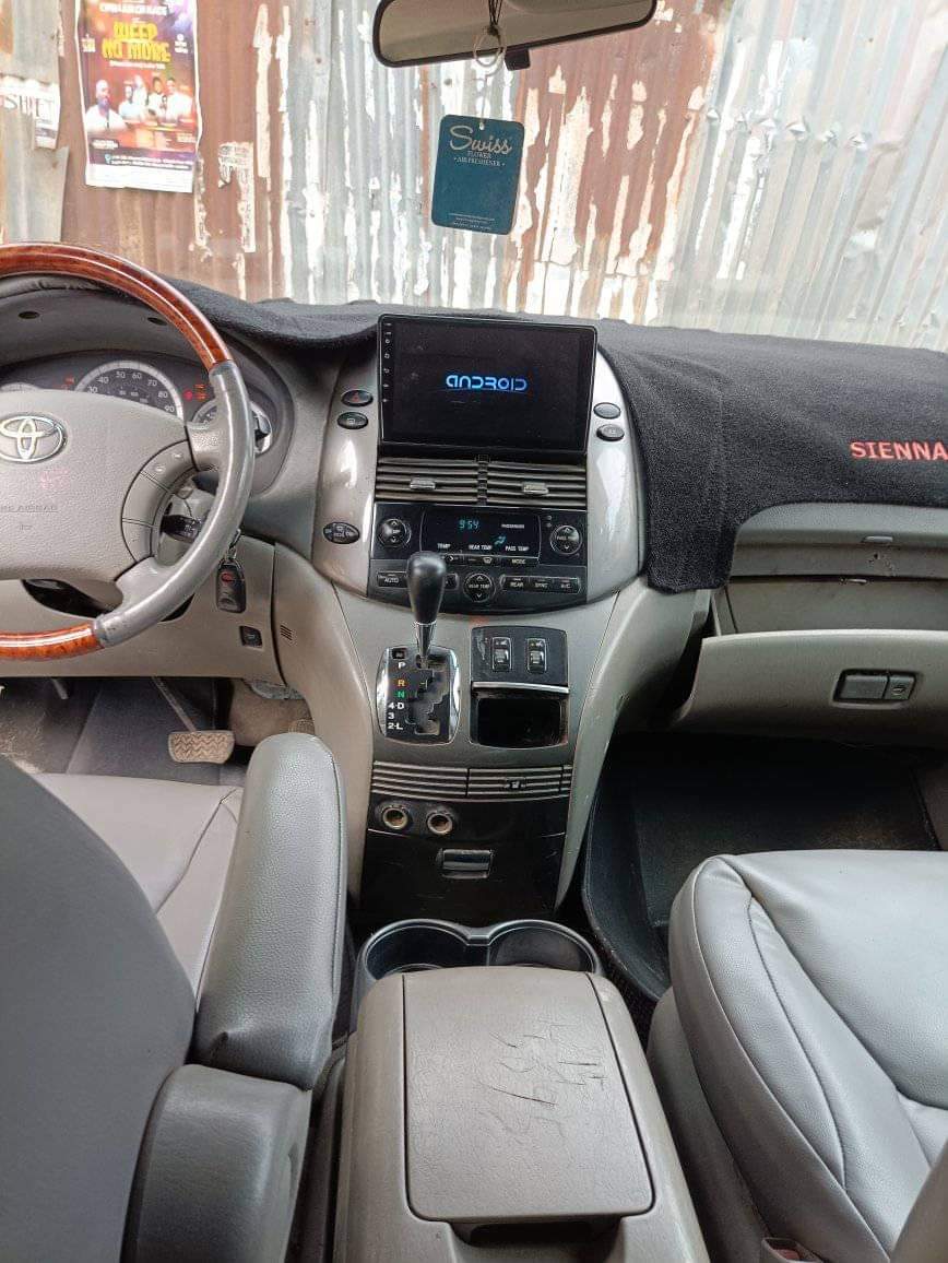 A picture of Toyota Sienna