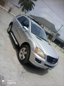A picture of Belgium grade firstbody 2008 model ML 500 Benz just barely