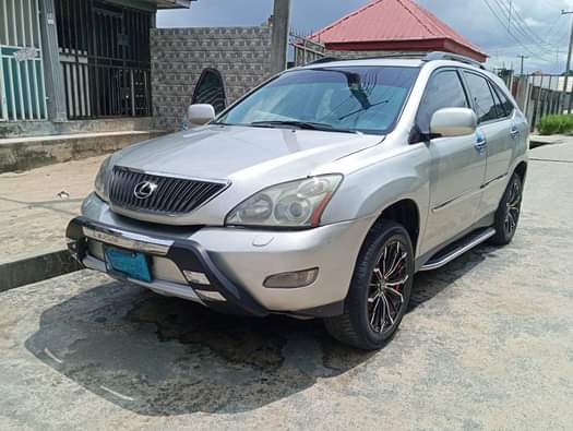 A picture of My direct deal 2005 Lexus Rx330 Belgium standard buy and