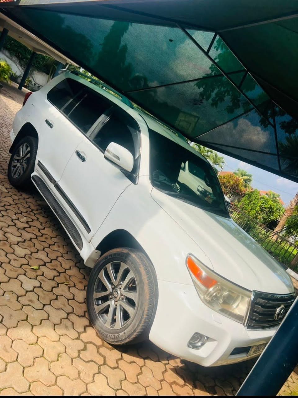 A picture of 2013 Toyota landcruiser diesel v8