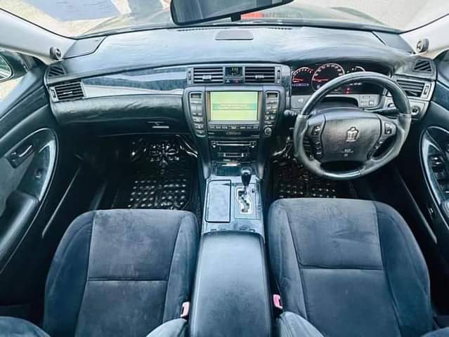 A picture of TOYOTA CROWN ETHLETE