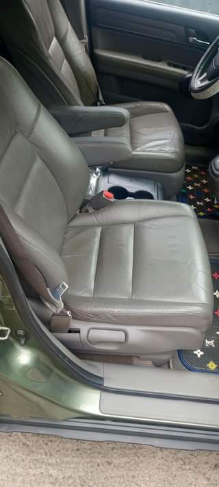 A picture of Neat Nigeria used Honda CR V Leather interior