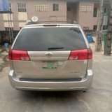 A picture of Toyota Sienna