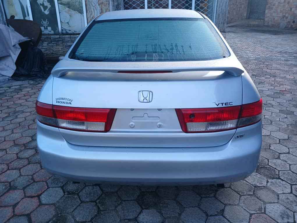 A picture of Honda Accord 05