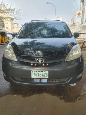 A picture of Toyota sienna
