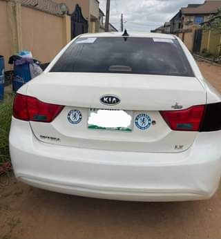 A picture of Clean Nigerian Used White Kia Optima 2009
