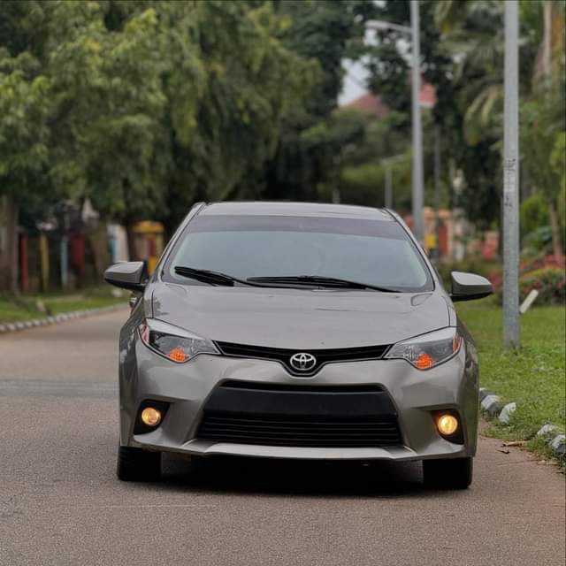 A picture of FOR SALE Super clean Toyota Corolla LE 2015 model with