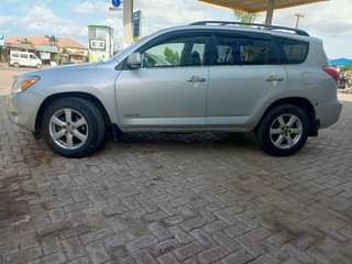 A picture of Well maintained 2009 TOYOTA RAV4 FOR SALE