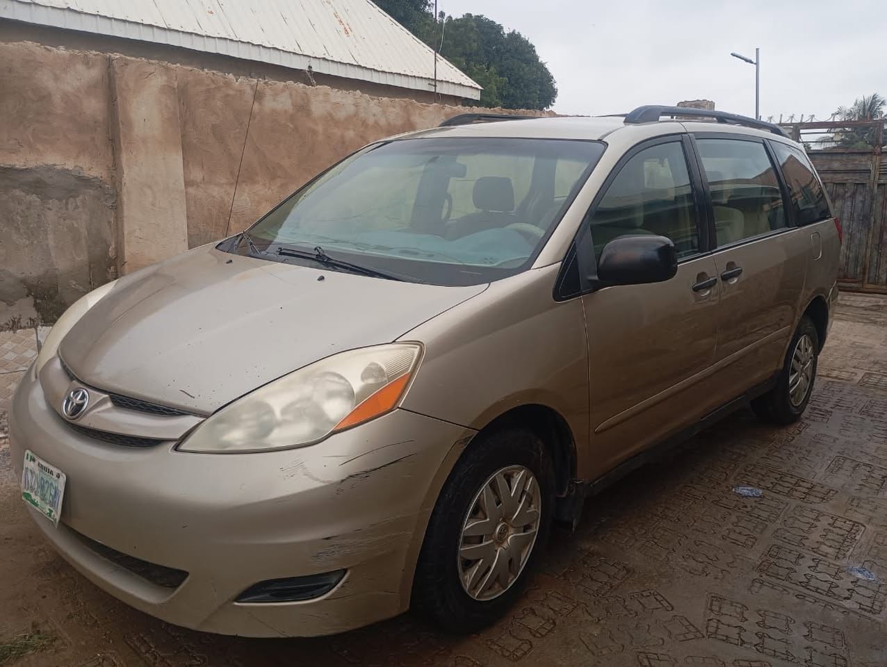 A picture of Toyota sienna
