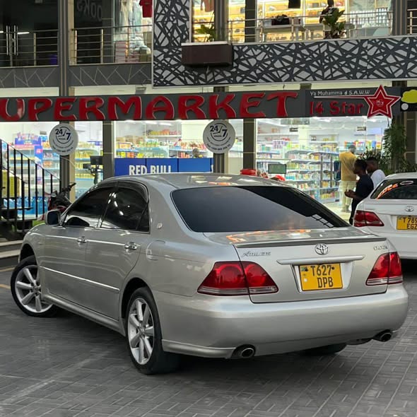 A picture of Toyota crown 4GR on sale price 12 5M0753322015