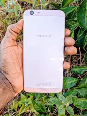 A picture of Oppo f1s mpyaaa saan gb64 ram4 net4g 0686820249