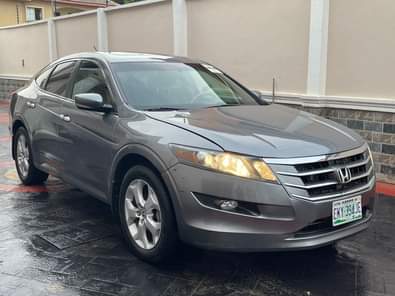 A picture of This is brand standard Honda crosstour 2011 model pure first