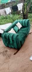 A picture of Brand New 3 sitters chair