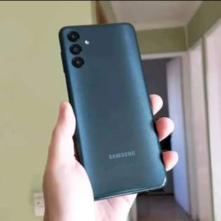 A picture of Samsung galaxy a04s clean piece used