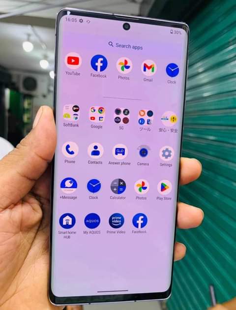 A picture of Aquos sharp R6 ram8 128Gb Camera kali sanaa Battery 5000
