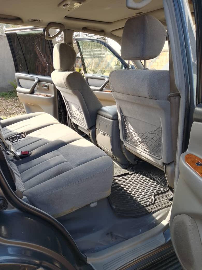 A picture of Landcruiser v8