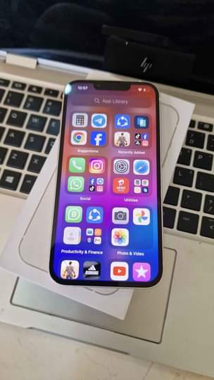 A picture of Iphone 13