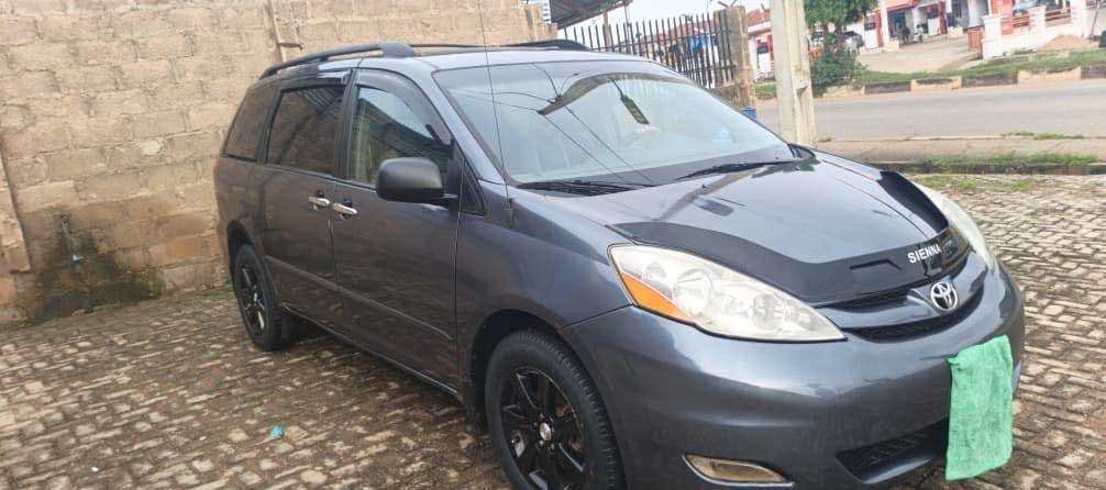 A picture of 2008 Toyota Sienna