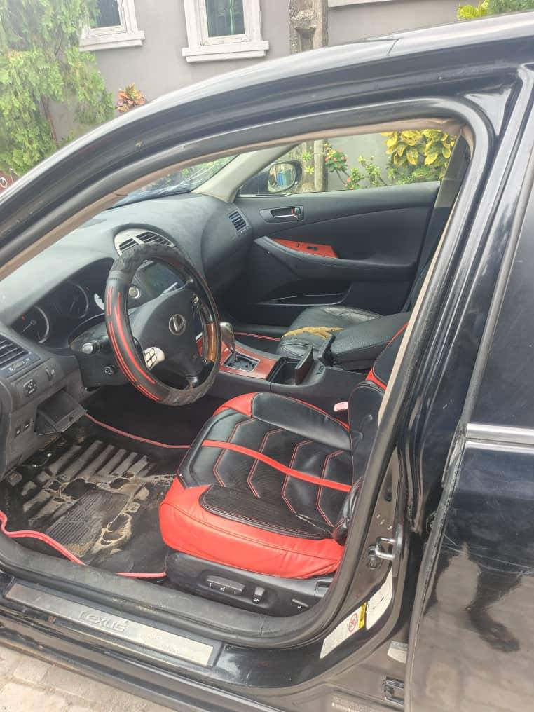 A picture of Lexus es350.untouched engine gear gear and ac..buy and repackage. 5.6m
