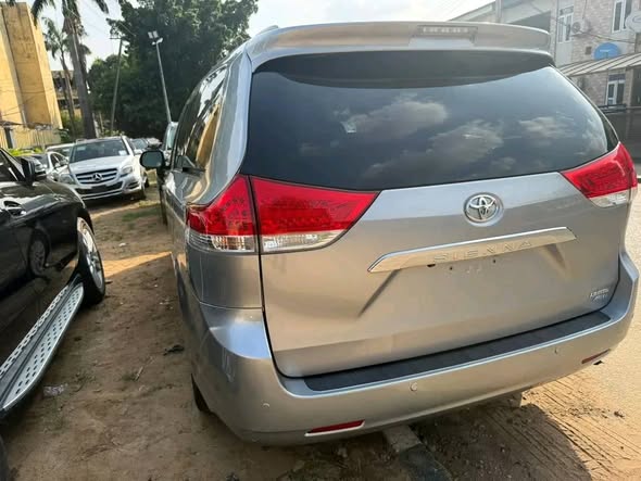 A picture of Toyota Sienna
