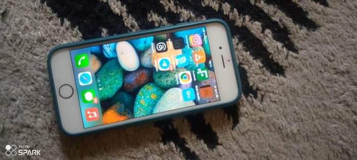 A picture of iphone 6s Gb 128