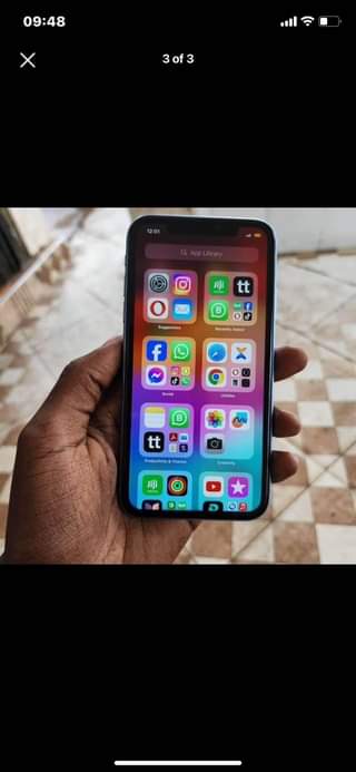 A picture of IPHONE XR